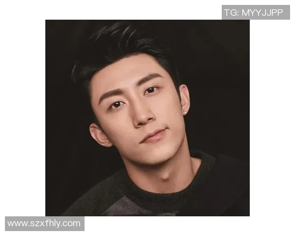 足球明星的小姨子如何在娱乐圈崭露头角引发热议与关注